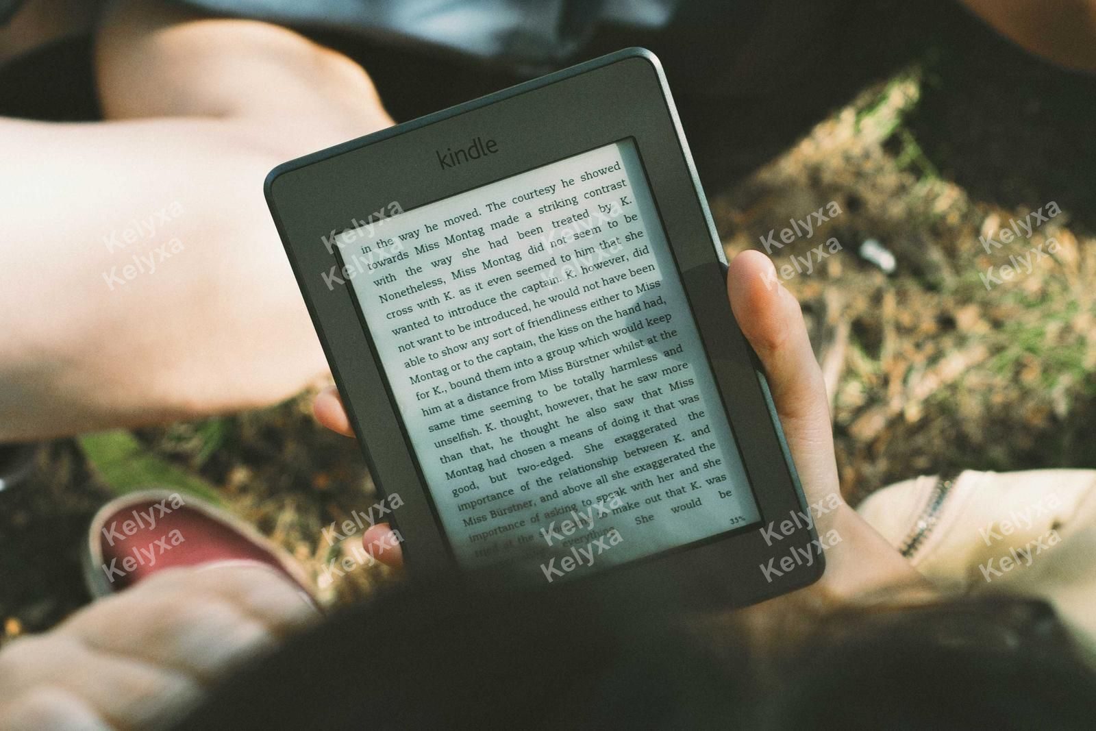 Reading a Kindle Outdoors